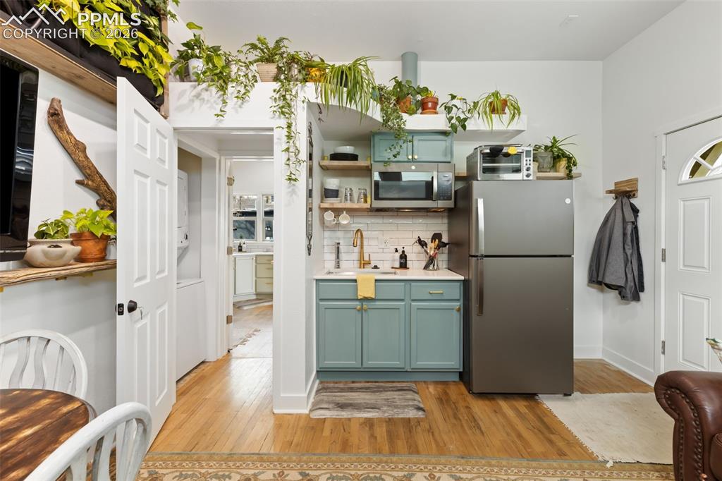 Colorado Springs, Colorado, 80903, United States, 2 Bedrooms Bedrooms, ,2 BathroomsBathrooms,Residential,Active,2045029
