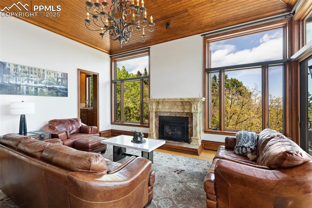 Colorado Springs, Colorado, 80906, United States, ,6 BathroomsBathrooms,Residential,Active,1823998