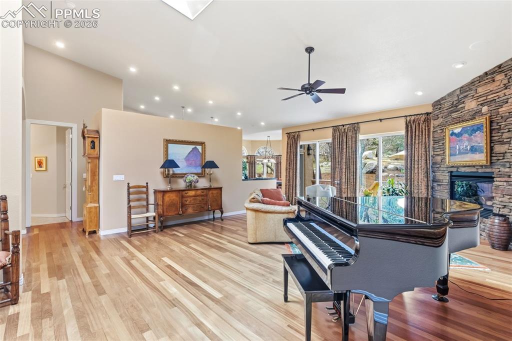 Colorado Springs, Colorado, 80906, United States, 4 Bedrooms Bedrooms, ,3 BathroomsBathrooms,Residential,Active,2045402