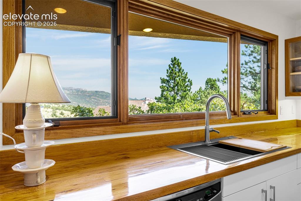 Manitou Springs, Colorado, 80829, United States, 5 Bedrooms Bedrooms, ,4 BathroomsBathrooms,Residential,Active,2023340