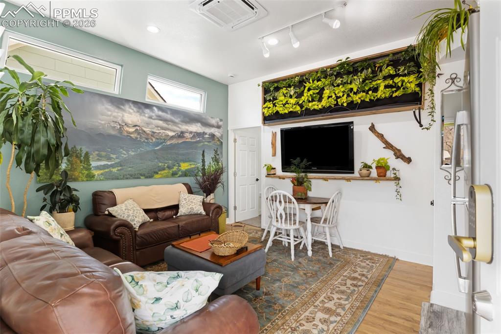 Colorado Springs, Colorado, 80903, United States, 2 Bedrooms Bedrooms, ,2 BathroomsBathrooms,Residential,Active,2045029