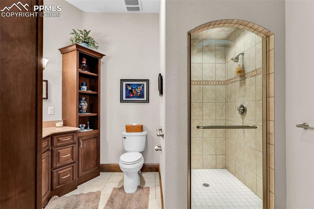 Pueblo, Colorado, 81001, United States, 4 Bedrooms Bedrooms, ,5 BathroomsBathrooms,Residential,Active,2043818