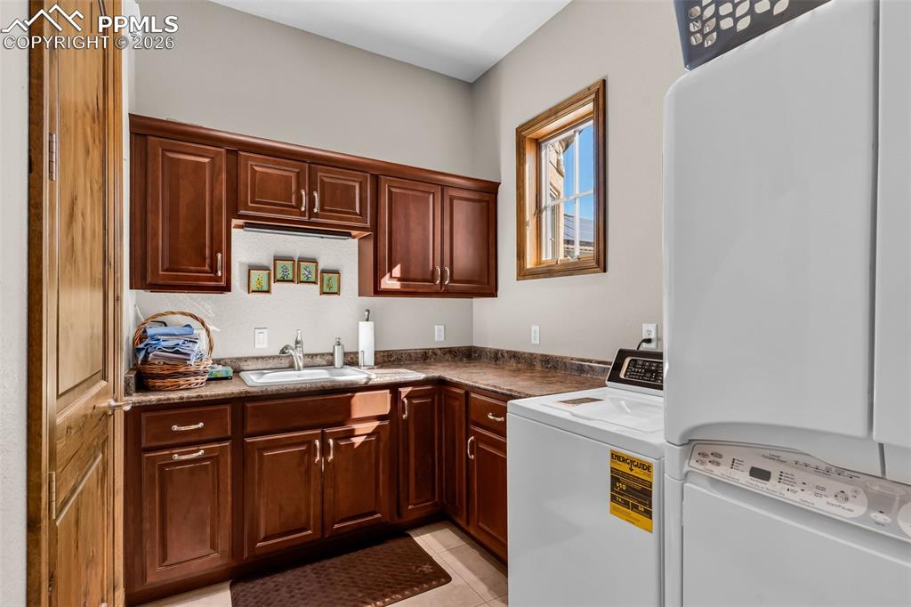 Pueblo, Colorado, 81001, United States, 4 Bedrooms Bedrooms, ,5 BathroomsBathrooms,Residential,Active,2043818