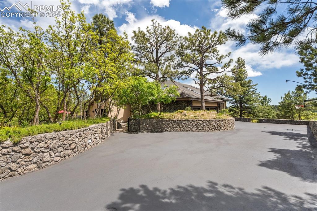 Colorado Springs, Colorado, 80906, United States, ,6 BathroomsBathrooms,Residential,Active,1823998
