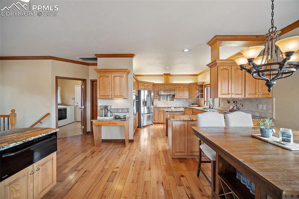 Colorado Springs, Colorado, 80908, United States, 5 Bedrooms Bedrooms, ,5 BathroomsBathrooms,Residential,Active,1954015