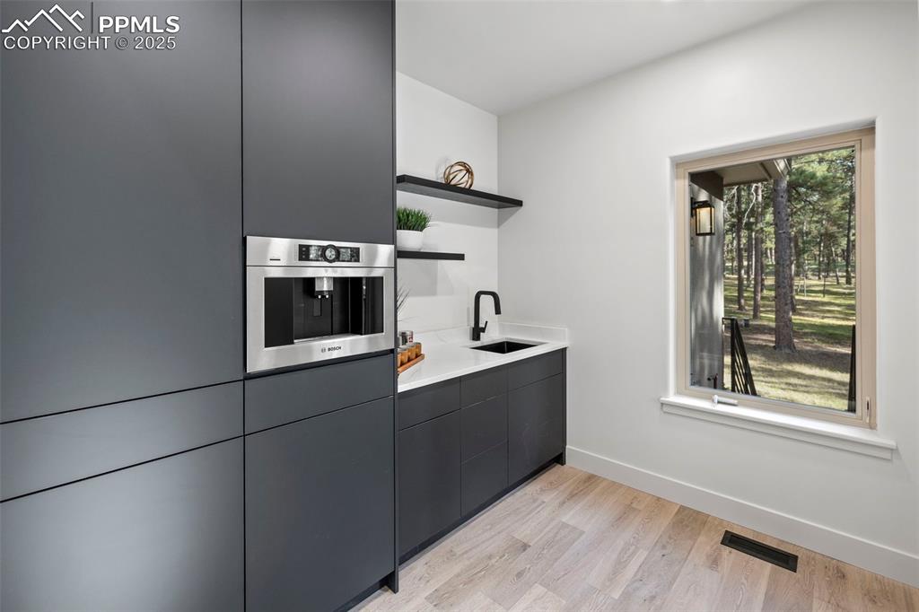 Colorado Springs, Colorado, 80908, United States, 4 Bedrooms Bedrooms, ,5 BathroomsBathrooms,Residential,Active,1992290