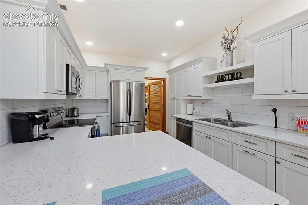 Colorado Springs, Colorado, 80908, United States, 6 Bedrooms Bedrooms, ,5 BathroomsBathrooms,Residential,Active,2045782