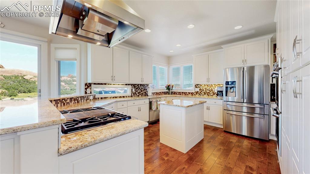 Littleton, Colorado, 80125, United States, 5 Bedrooms Bedrooms, ,4 BathroomsBathrooms,Residential,Active,1927660