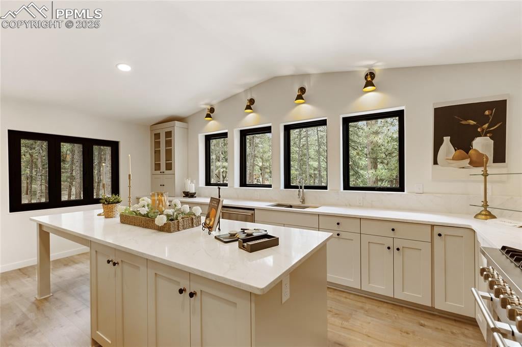 Colorado Springs, Colorado, 80921, United States, 5 Bedrooms Bedrooms, ,4 BathroomsBathrooms,Residential,Active,1992307