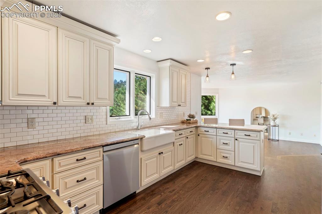 Monument, Colorado, 80132, United States, 4 Bedrooms Bedrooms, ,4 BathroomsBathrooms,Residential,Active,1992310