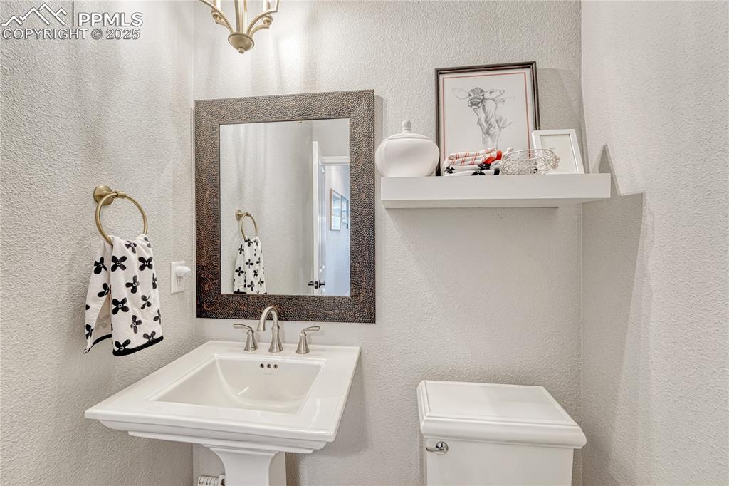 Colorado Springs, Colorado, 80908, United States, 4 Bedrooms Bedrooms, ,4 BathroomsBathrooms,Residential,Active,1992214