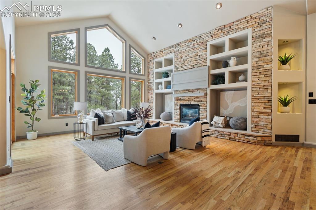 Colorado Springs, Colorado, 80908, United States, 5 Bedrooms Bedrooms, ,4 BathroomsBathrooms,Residential,Active,2008925