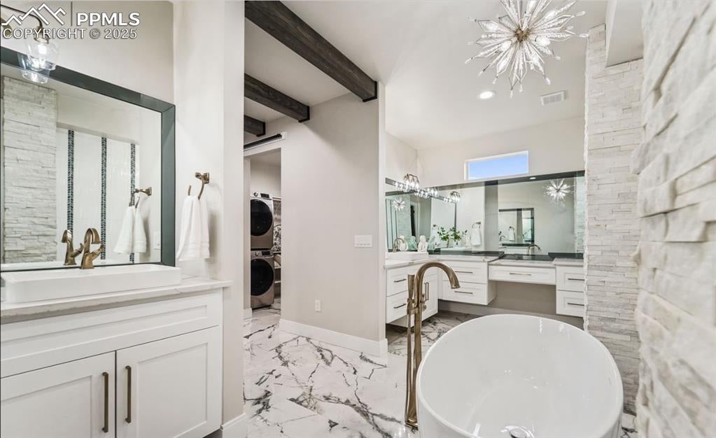 Colorado Springs, Colorado, 80908, United States, 5 Bedrooms Bedrooms, ,6 BathroomsBathrooms,Residential,Active,1936163