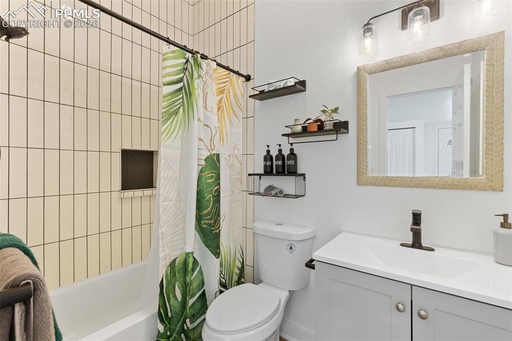 Colorado Springs, Colorado, 80903, United States, 2 Bedrooms Bedrooms, ,2 BathroomsBathrooms,Residential,Active,2045029