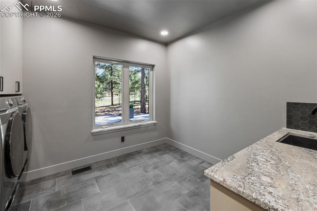 Colorado Springs, Colorado, 80908, United States, 4 Bedrooms Bedrooms, ,5 BathroomsBathrooms,Residential,Active,2014172