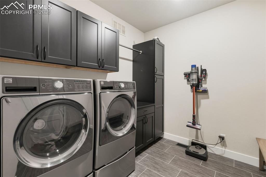 Colorado Springs, Colorado, 80904, United States, 4 Bedrooms Bedrooms, ,5 BathroomsBathrooms,Residential,Active,1992276