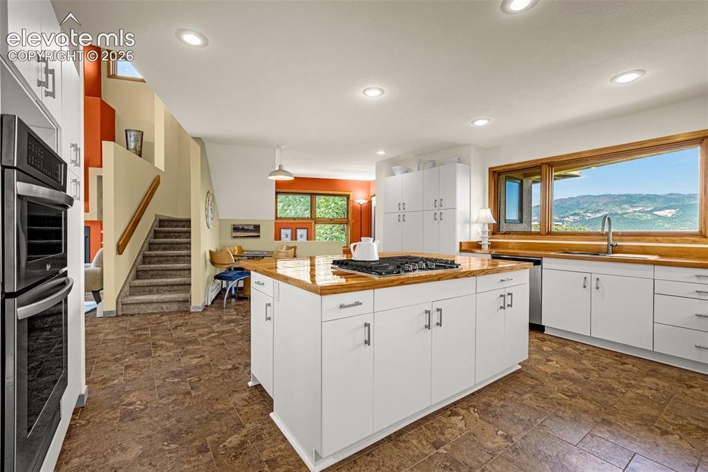 Manitou Springs, Colorado, 80829, United States, 5 Bedrooms Bedrooms, ,4 BathroomsBathrooms,Residential,Active,2023340