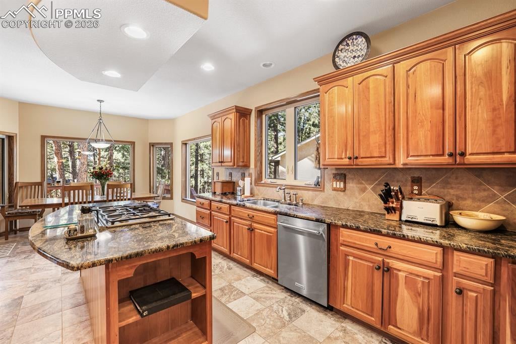 Colorado Springs, Colorado, 80908, United States, 5 Bedrooms Bedrooms, ,4 BathroomsBathrooms,Residential,Active,2014614