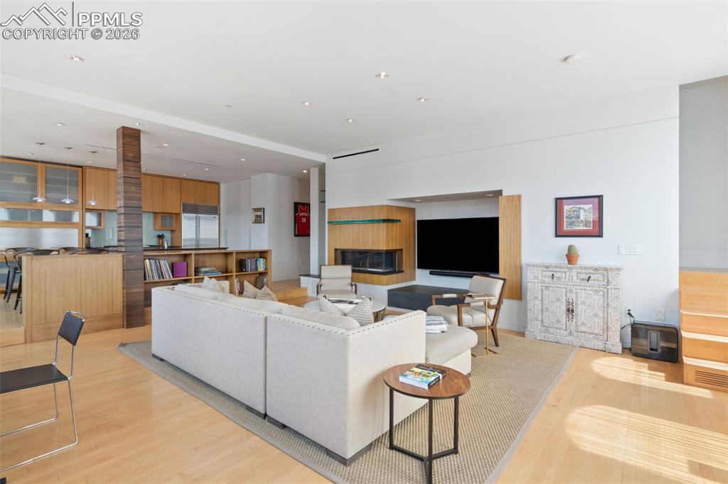 Colorado Springs, Colorado, 80903, United States, 3 Bedrooms Bedrooms, ,3 BathroomsBathrooms,Residential,Active,2010586