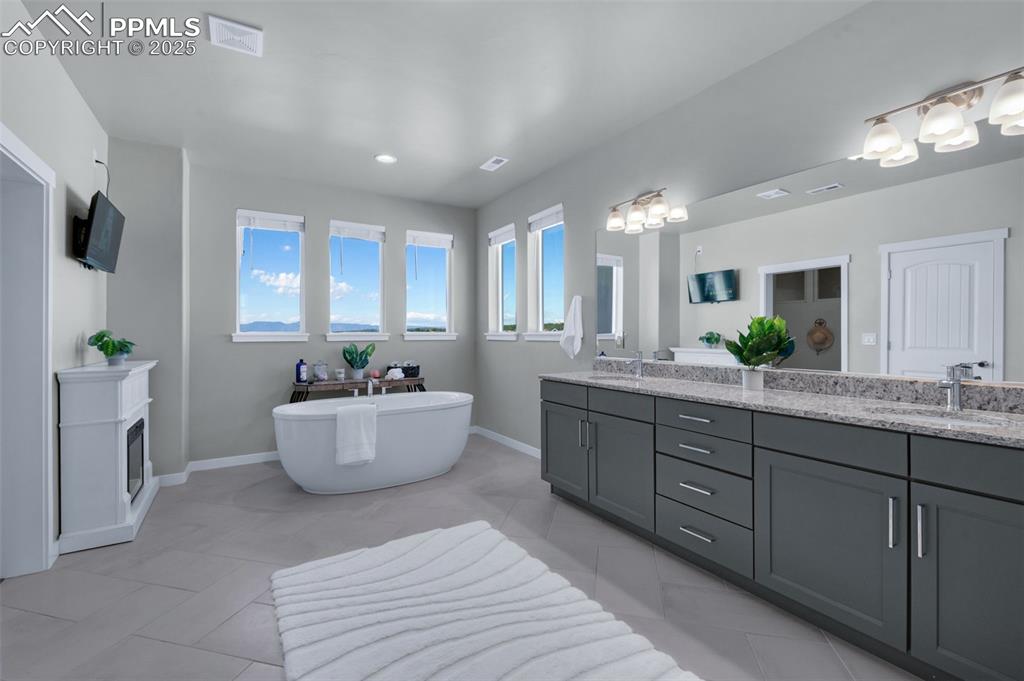 Colorado Springs, Colorado, 80908, United States, 7 Bedrooms Bedrooms, ,6 BathroomsBathrooms,Residential,Active,1992312