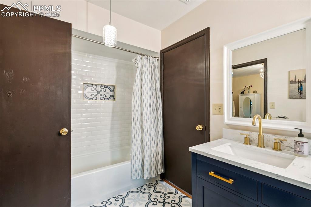 Colorado Springs, Colorado, 80906, United States, 5 Bedrooms Bedrooms, ,6 BathroomsBathrooms,Residential,Active,1992227