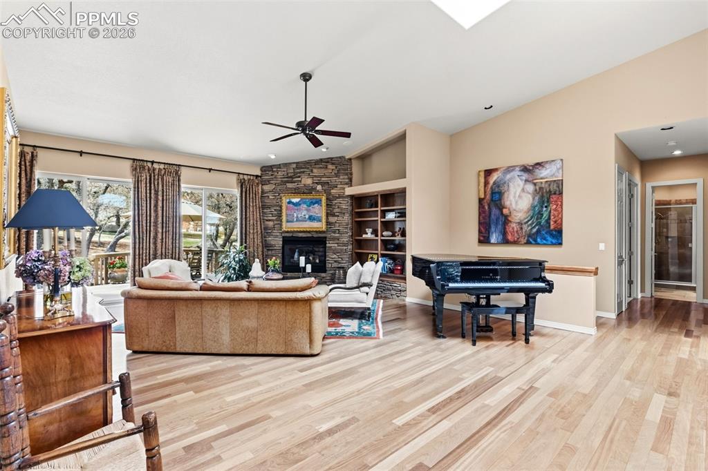 Colorado Springs, Colorado, 80906, United States, 4 Bedrooms Bedrooms, ,3 BathroomsBathrooms,Residential,Active,2045402