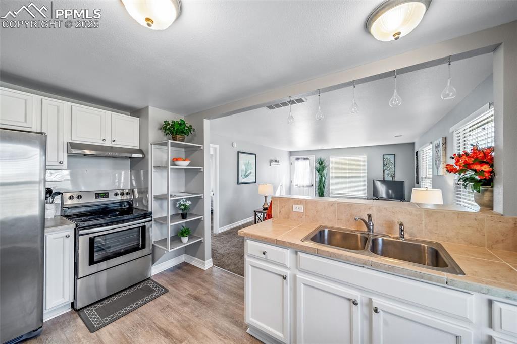 Larkspur, Colorado, 80118, United States, 4 Bedrooms Bedrooms, ,3 BathroomsBathrooms,Residential,Active,2007951