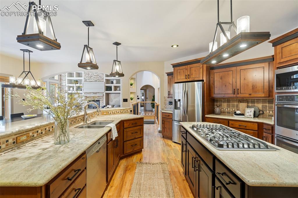 Colorado Springs, Colorado, 80908, United States, 5 Bedrooms Bedrooms, ,4 BathroomsBathrooms,Residential,Active,2008925