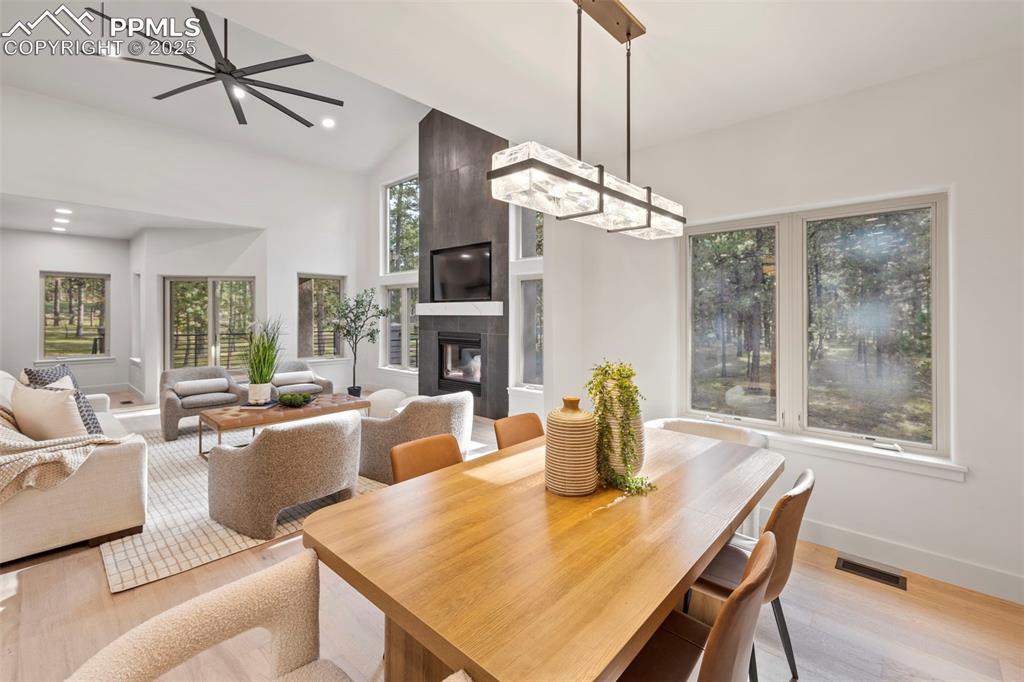 Colorado Springs, Colorado, 80908, United States, 4 Bedrooms Bedrooms, ,5 BathroomsBathrooms,Residential,Active,1992290