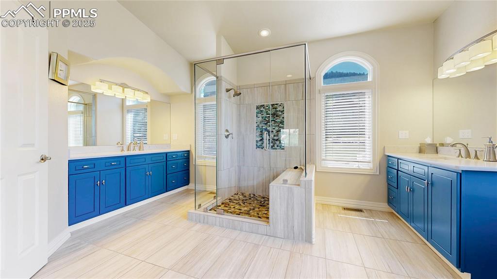 Littleton, Colorado, 80125, United States, 5 Bedrooms Bedrooms, ,4 BathroomsBathrooms,Residential,Active,1927660