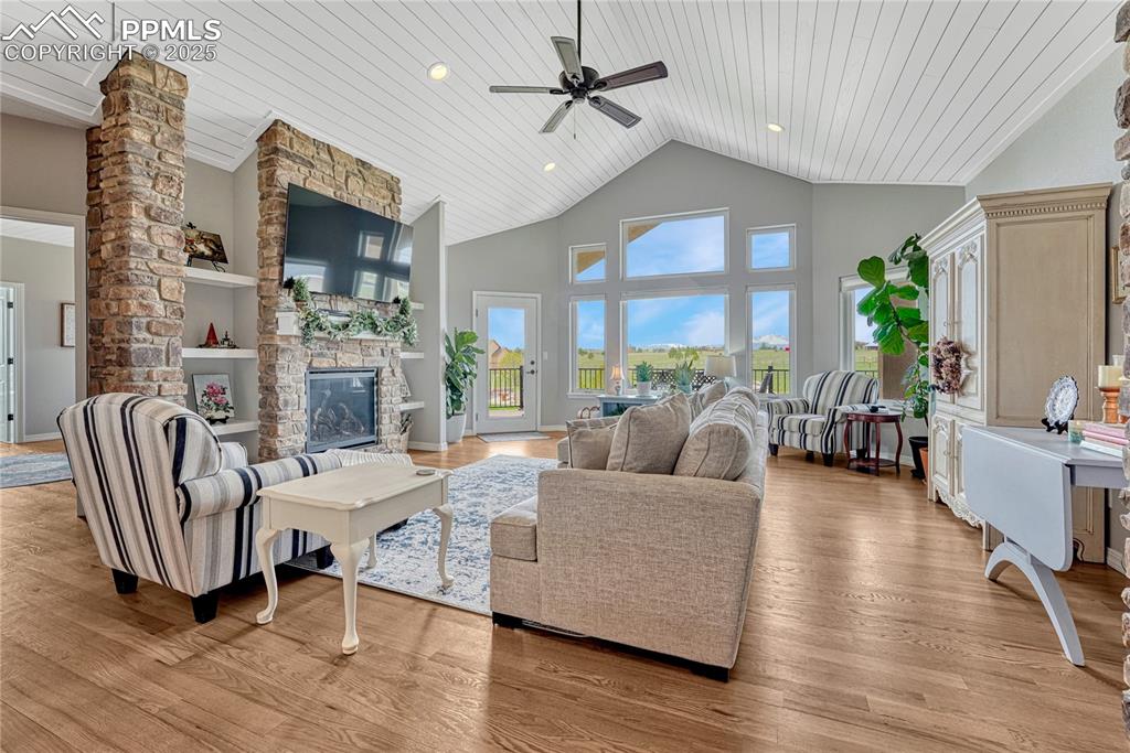 Colorado Springs, Colorado, 80908, United States, 4 Bedrooms Bedrooms, ,4 BathroomsBathrooms,Residential,Active,1992214