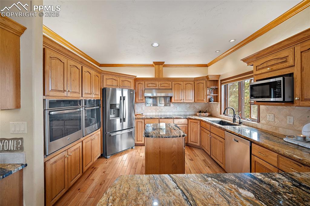 Colorado Springs, Colorado, 80908, United States, 5 Bedrooms Bedrooms, ,5 BathroomsBathrooms,Residential,Active,1954015