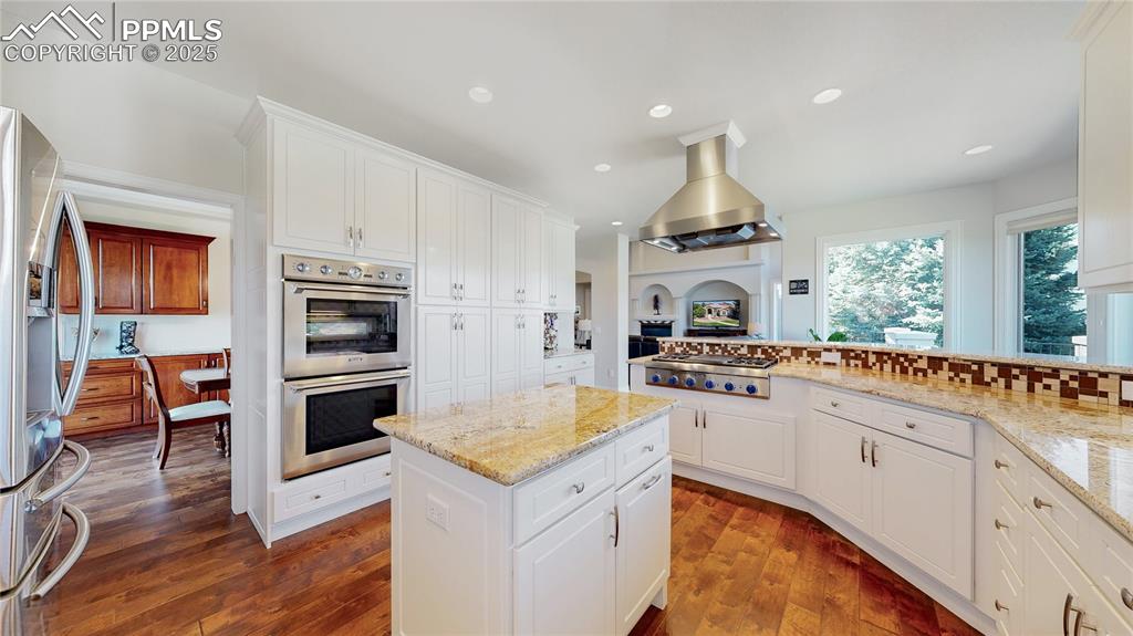 Littleton, Colorado, 80125, United States, 5 Bedrooms Bedrooms, ,4 BathroomsBathrooms,Residential,Active,1927660