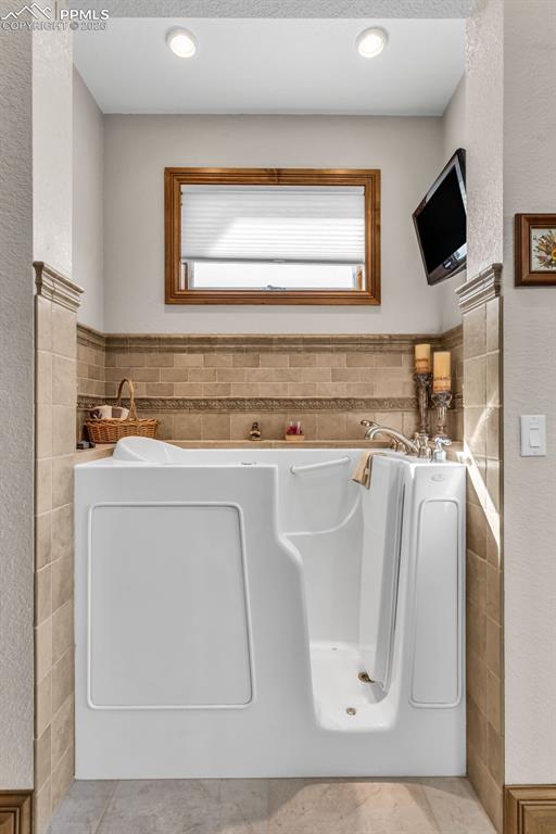 Pueblo, Colorado, 81001, United States, 4 Bedrooms Bedrooms, ,5 BathroomsBathrooms,Residential,Active,2043818
