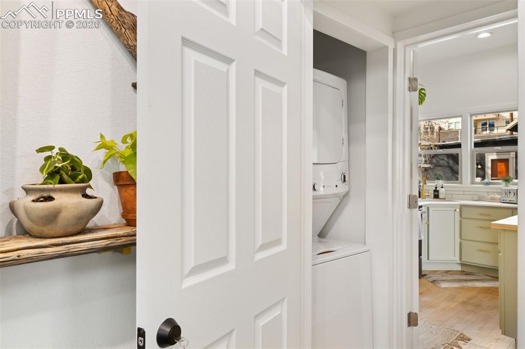 Colorado Springs, Colorado, 80903, United States, 2 Bedrooms Bedrooms, ,2 BathroomsBathrooms,Residential,Active,2045029