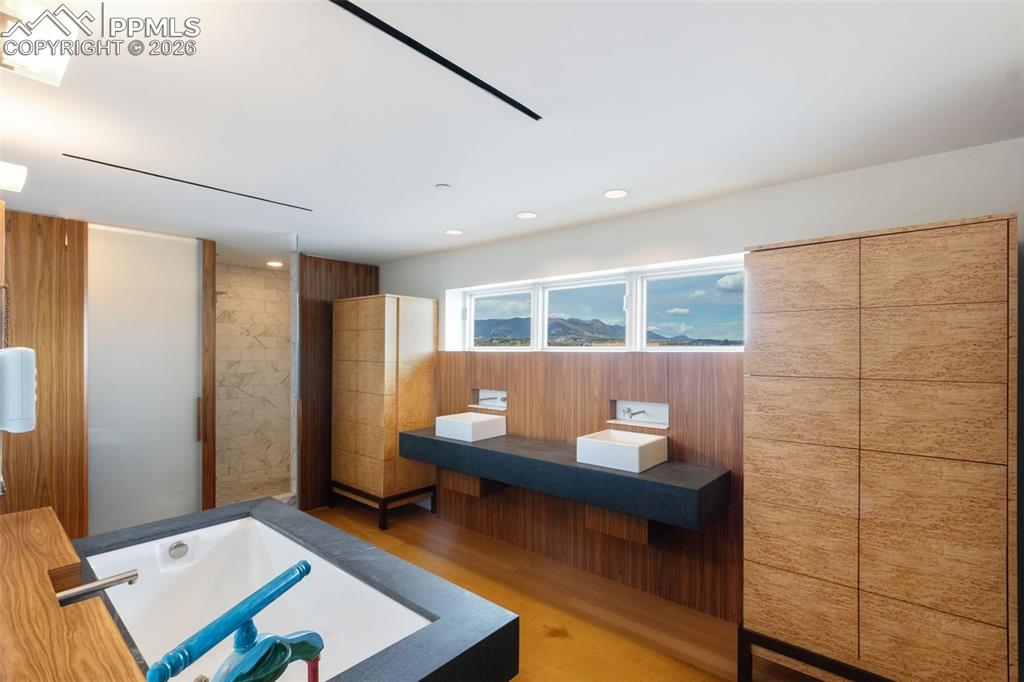 Colorado Springs, Colorado, 80903, United States, 3 Bedrooms Bedrooms, ,3 BathroomsBathrooms,Residential,Active,2010586