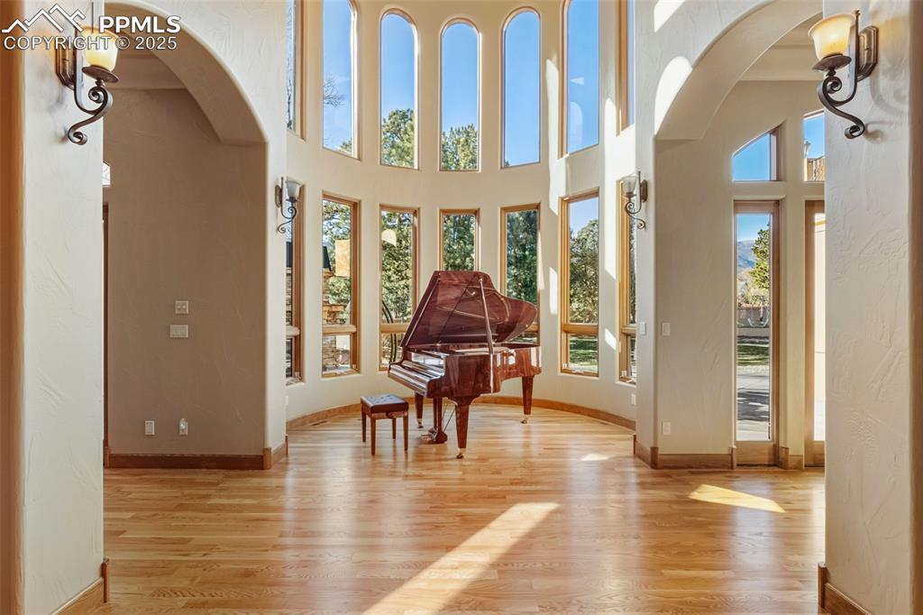 Colorado Springs, Colorado, 80906, United States, 5 Bedrooms Bedrooms, ,8 BathroomsBathrooms,Residential,Active,1992319