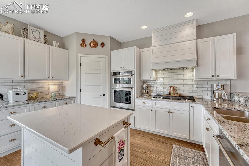 Colorado Springs, Colorado, 80908, United States, 4 Bedrooms Bedrooms, ,4 BathroomsBathrooms,Residential,Active,1992214