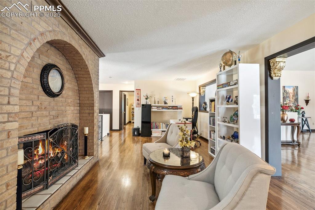 Colorado Springs, Colorado, 80906, United States, 5 Bedrooms Bedrooms, ,6 BathroomsBathrooms,Residential,Active,1992227