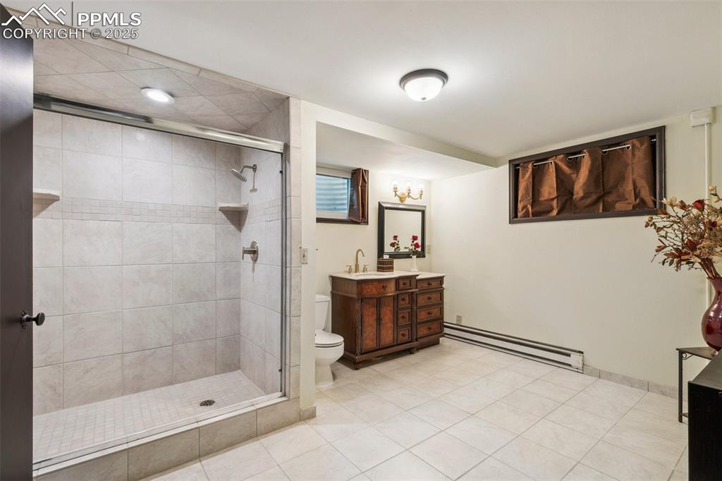 Colorado Springs, Colorado, 80906, United States, 5 Bedrooms Bedrooms, ,6 BathroomsBathrooms,Residential,Active,1992227