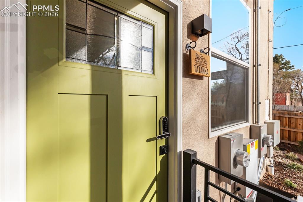 Colorado Springs, Colorado, 80903, United States, 2 Bedrooms Bedrooms, ,2 BathroomsBathrooms,Residential,Active,2045029
