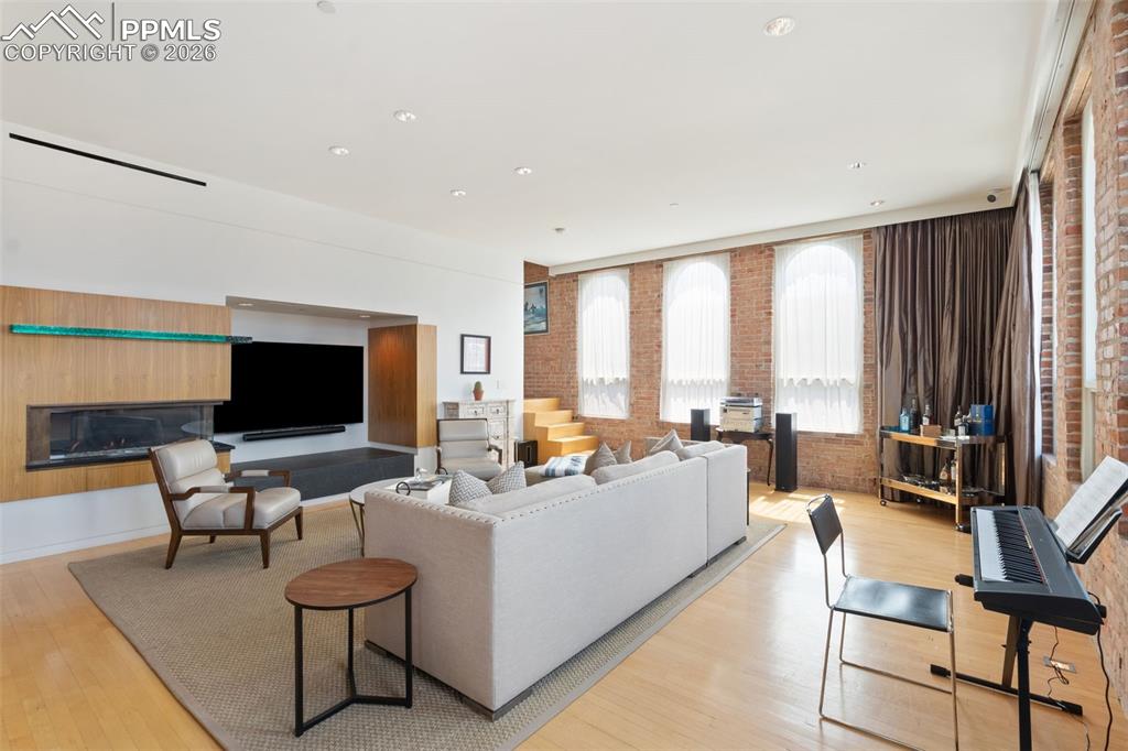 Colorado Springs, Colorado, 80903, United States, 3 Bedrooms Bedrooms, ,3 BathroomsBathrooms,Residential,Active,2010586