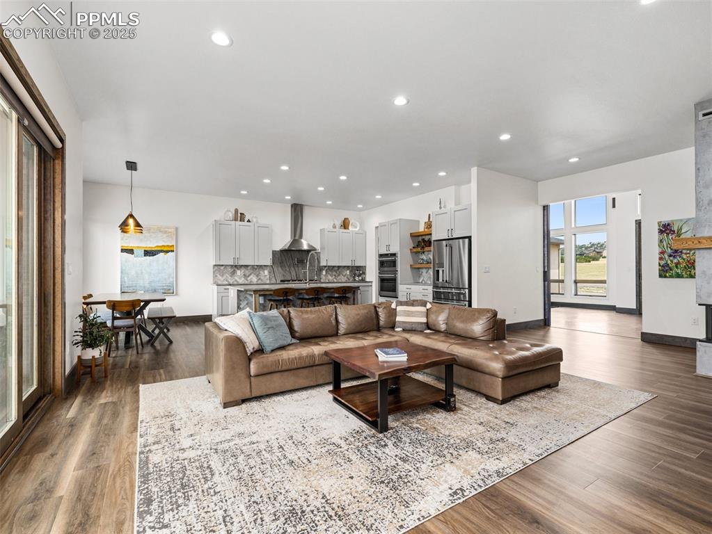 Beulah, Colorado, 81023, United States, 5 Bedrooms Bedrooms, ,5 BathroomsBathrooms,Residential,Active,1922547