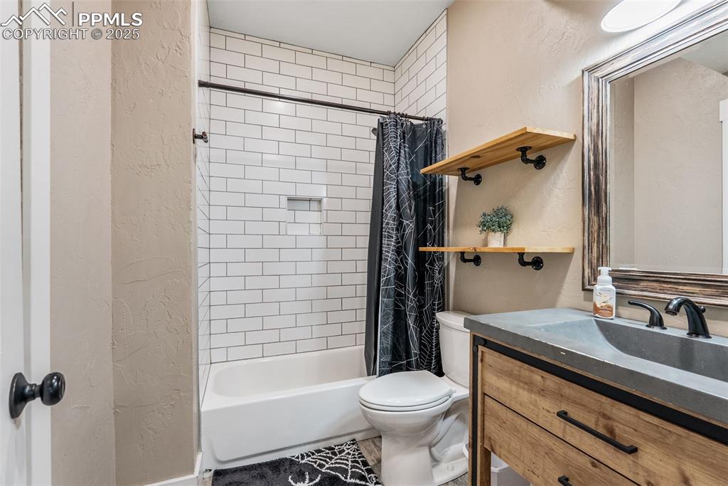 Monument, Colorado, 80132, United States, 6 Bedrooms Bedrooms, ,5 BathroomsBathrooms,Residential,Active,1992226