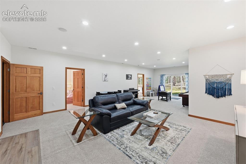 Colorado Springs, Colorado, 80908, United States, 6 Bedrooms Bedrooms, ,5 BathroomsBathrooms,Residential,Active,2045782