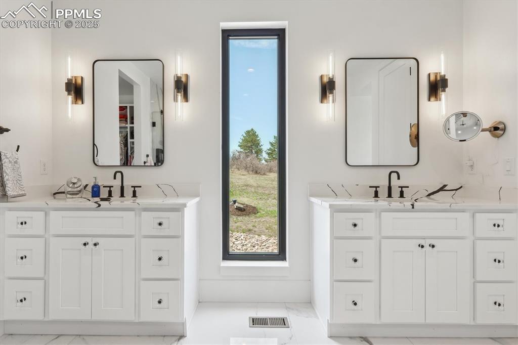 Franktown, Colorado, 80116, United States, 4 Bedrooms Bedrooms, ,5 BathroomsBathrooms,Residential,Active,1968385