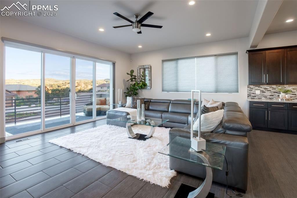 Manitou Springs, Colorado, 80829, United States, 3 Bedrooms Bedrooms, ,3 BathroomsBathrooms,Residential,Active,1992234