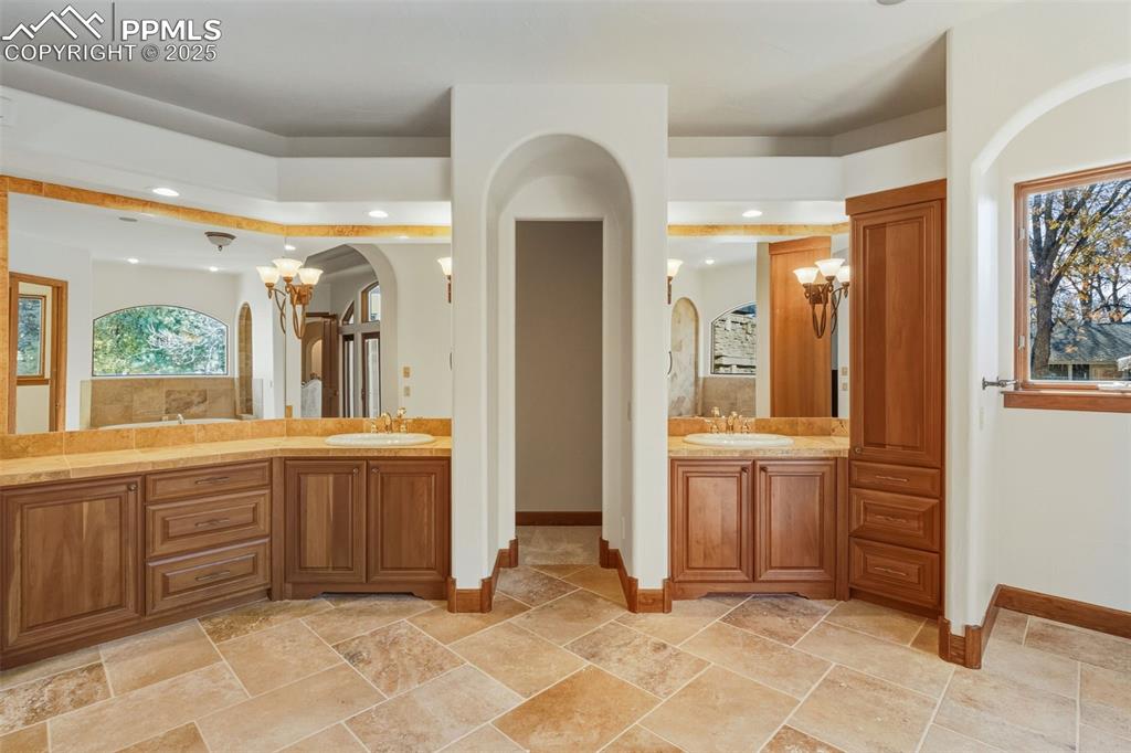 Colorado Springs, Colorado, 80906, United States, 5 Bedrooms Bedrooms, ,8 BathroomsBathrooms,Residential,Active,1992319