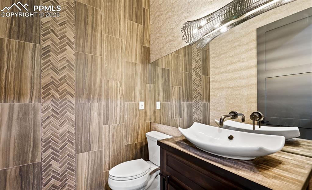 Colorado Springs, Colorado, 80908, United States, 5 Bedrooms Bedrooms, ,6 BathroomsBathrooms,Residential,Active,1936163