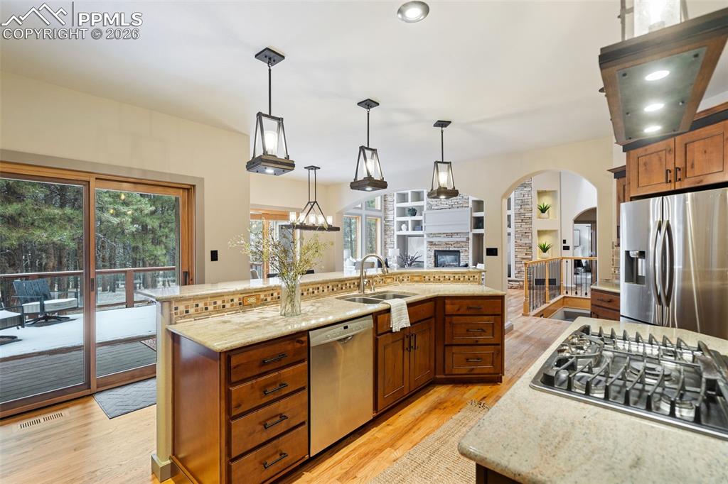 Colorado Springs, Colorado, 80908, United States, 5 Bedrooms Bedrooms, ,4 BathroomsBathrooms,Residential,Active,2008925